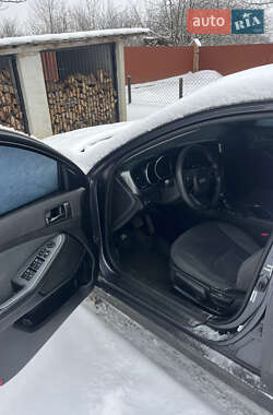 Седан Kia Optima 2015 в Городке