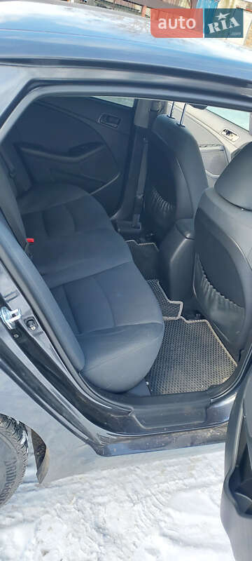 Седан Kia Optima 2015 в Вишневом