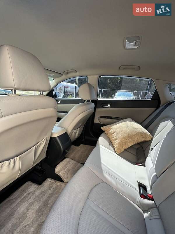 Седан Kia Optima 2016 в Сумах