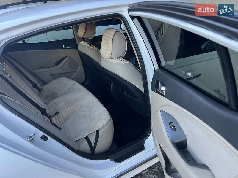 Седан Kia Optima 2013 в Старом Самборе