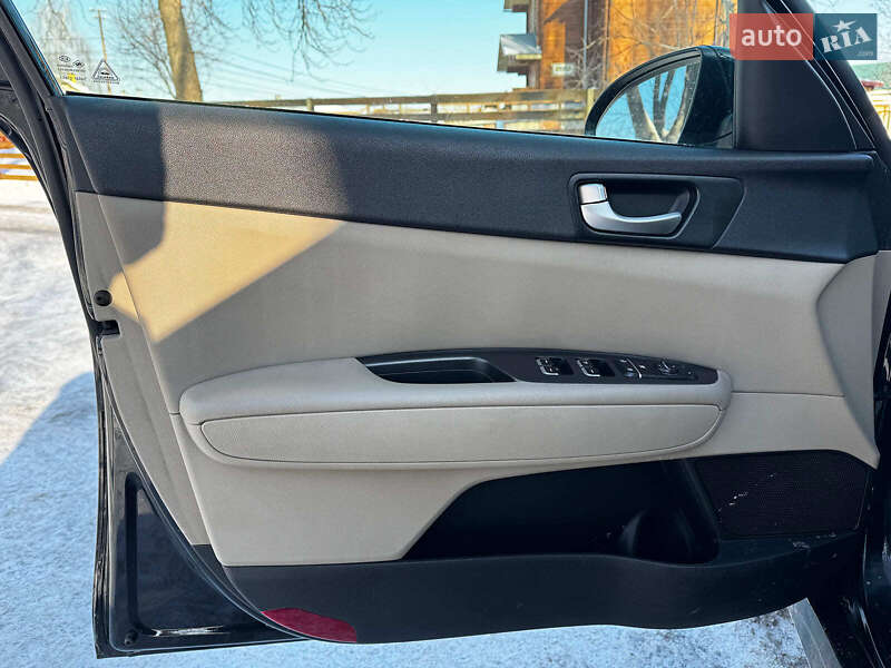 Седан Kia Optima 2015 в Києві