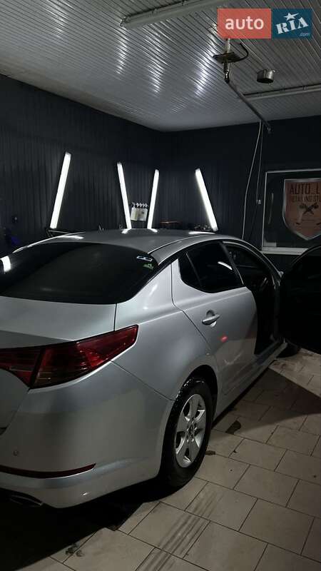 2011 KIA Optima, VIN KNAGN415BBA104232:plate — фото 1 (autoria)