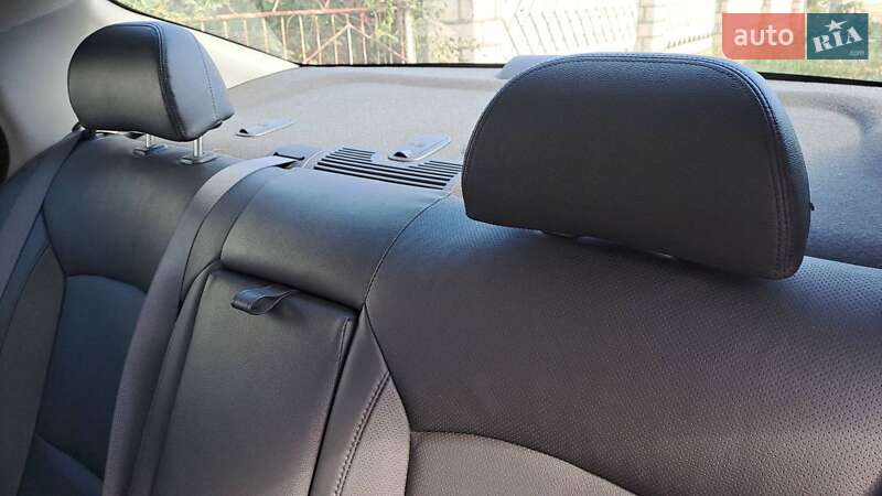 Седан Kia Optima 2015 в Южноукраїнську