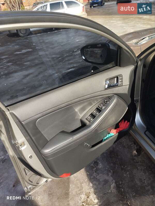 Седан Kia Optima 2012 в Славянске