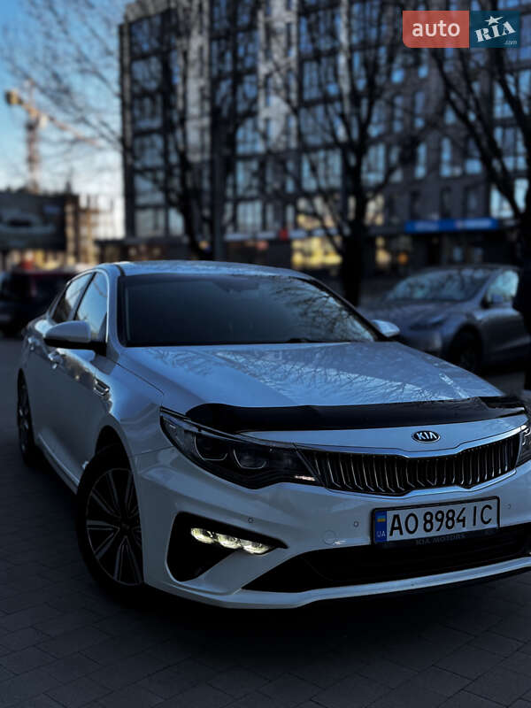 Седан Kia Optima 2019 в Ужгороде