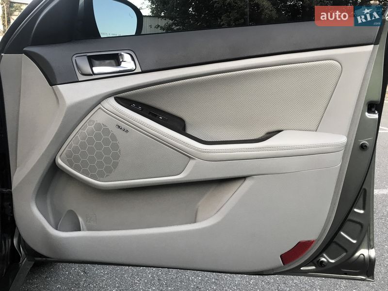 Седан Kia Optima 2014 в Киеве