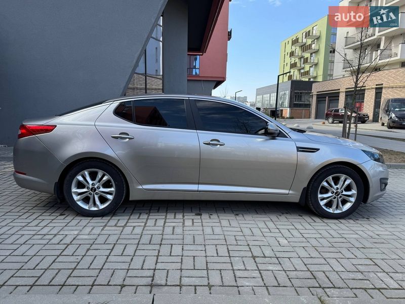 Седан Kia Optima 2012 в Львове
