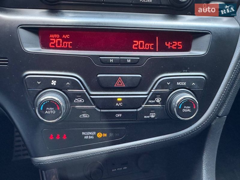 Седан Kia Optima 2012 в Львове