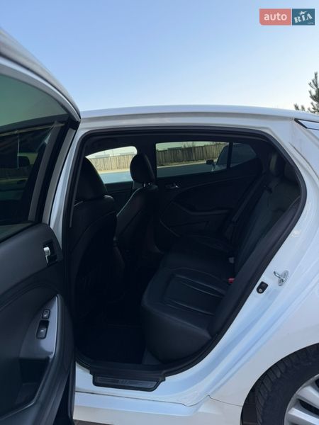 Седан Kia Optima 2012 в Киеве