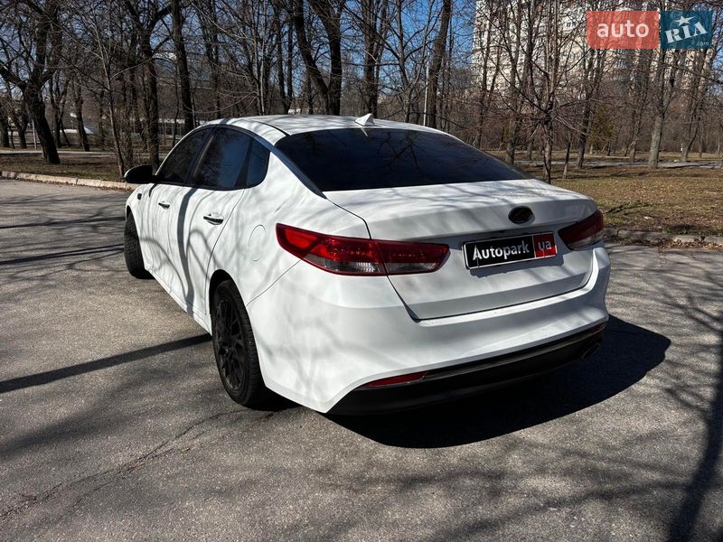 Седан Kia Optima 2016 в Запоріжжі