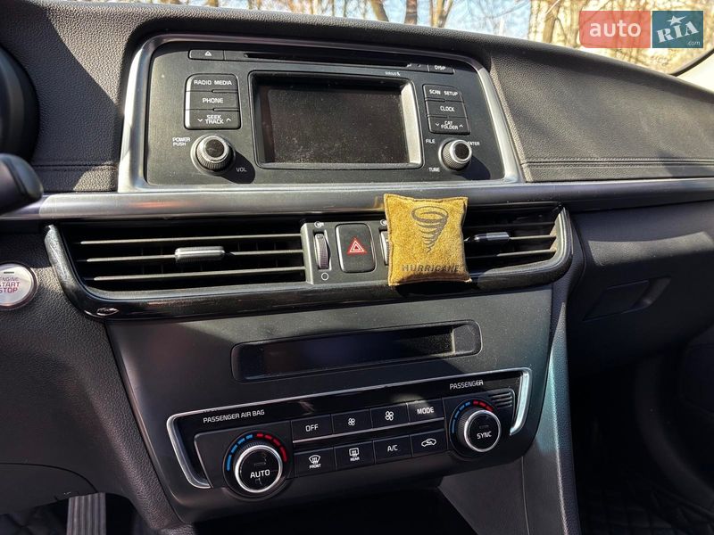 Седан Kia Optima 2016 в Запоріжжі