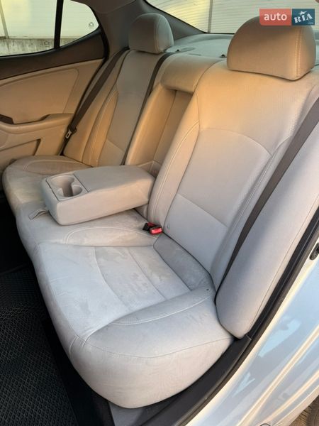 Седан Kia Optima 2012 в Києві