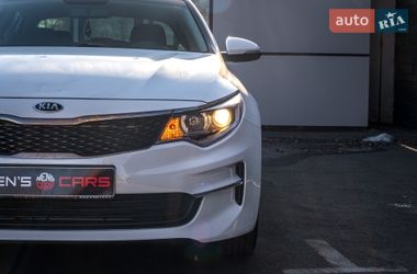 Седан Kia Optima 2017 в Киеве