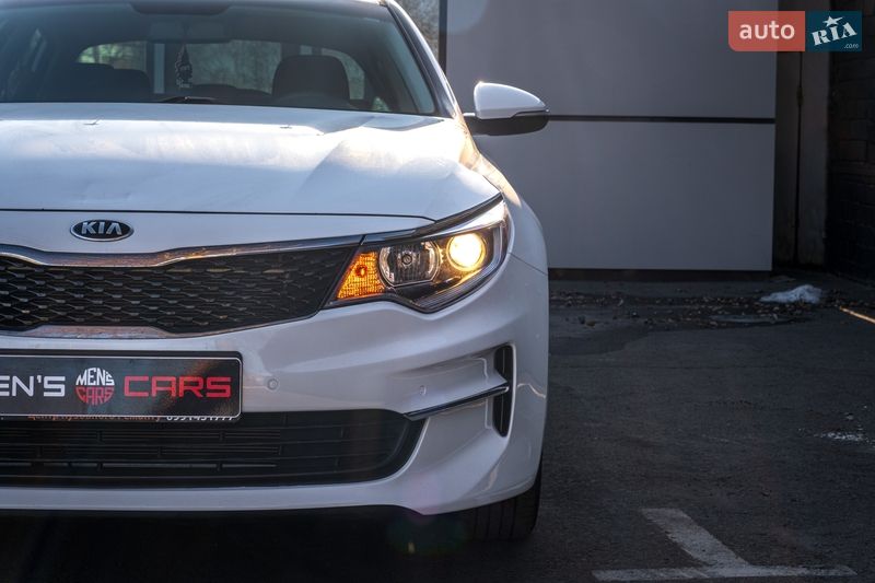 Седан Kia Optima 2017 в Киеве