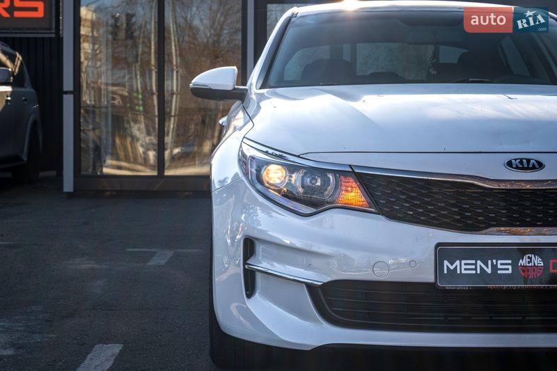 Седан Kia Optima 2017 в Киеве