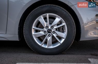 Седан Kia Optima 2017 в Киеве