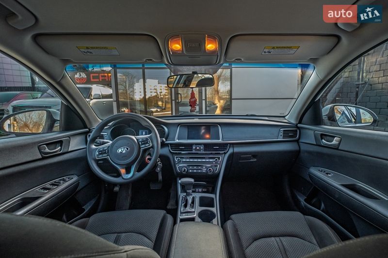 Седан Kia Optima 2017 в Киеве