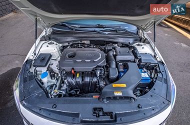 Седан Kia Optima 2017 в Киеве