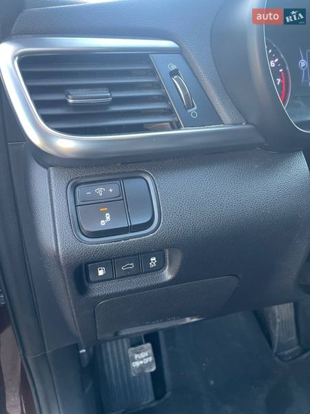 Седан Kia Optima 2017 в Ужгороде