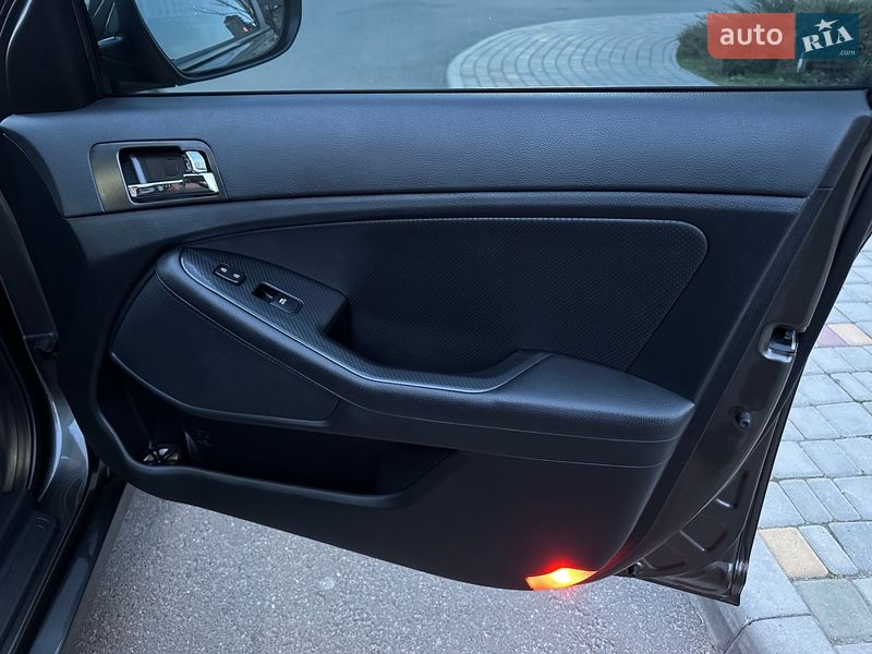 Седан Kia Optima 2012 в Одессе