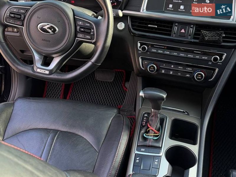 Седан Kia Optima 2017 в Киеве