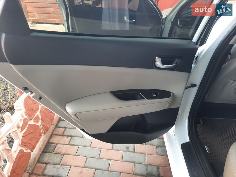 Седан Kia Optima 2016 в Прилуках