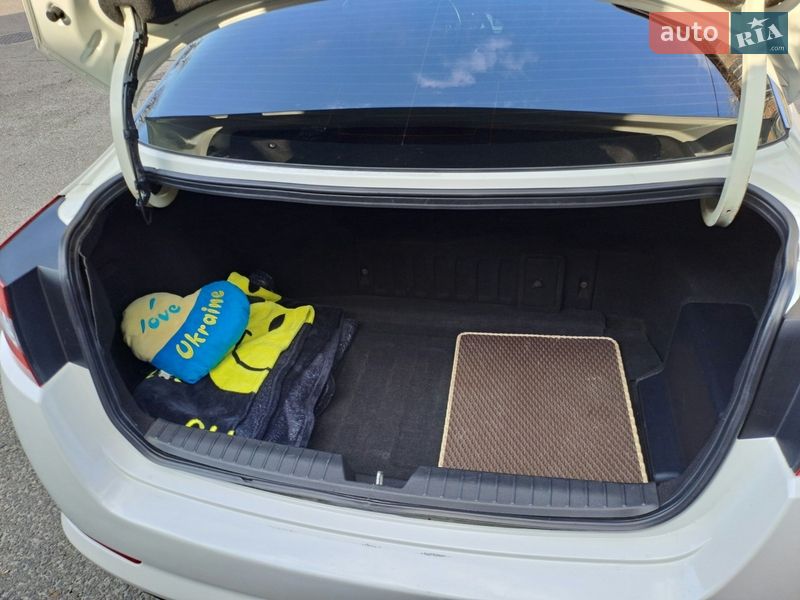 Седан Kia Optima 2012 в Днепре