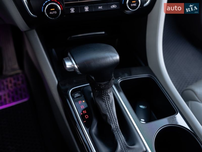 Седан Kia Optima 2016 в Днепре