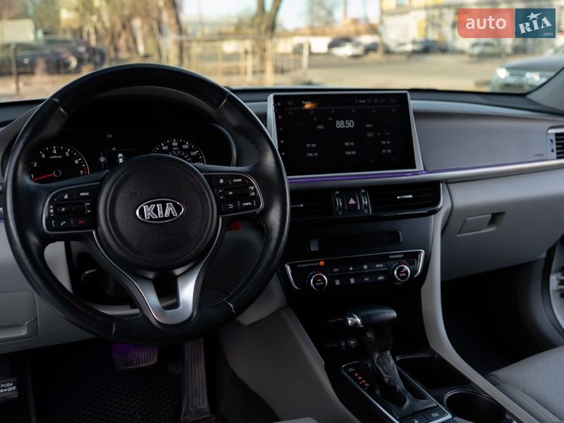 Седан Kia Optima 2016 в Днепре