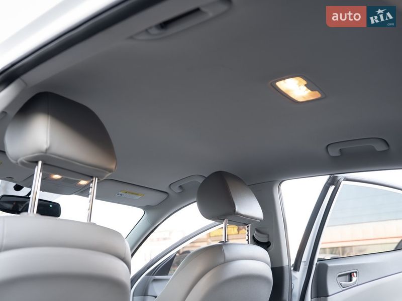 Седан Kia Optima 2016 в Днепре