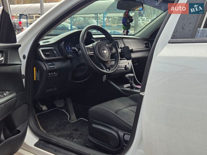 Седан Kia Optima 2016 в Киеве