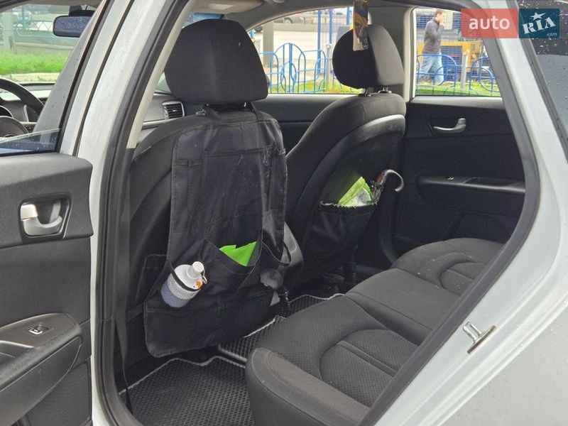 Седан Kia Optima 2016 в Киеве