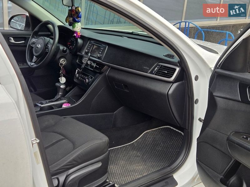 Седан Kia Optima 2016 в Киеве