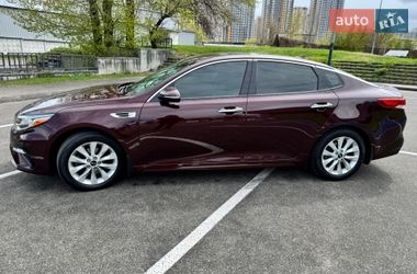 Седан Kia Optima 2017 в Киеве