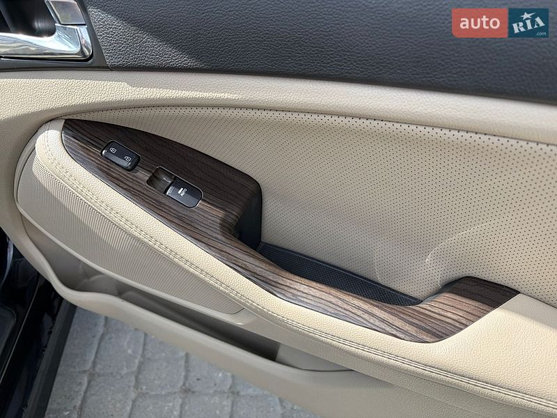 Седан Kia Optima 2014 в Черновцах
