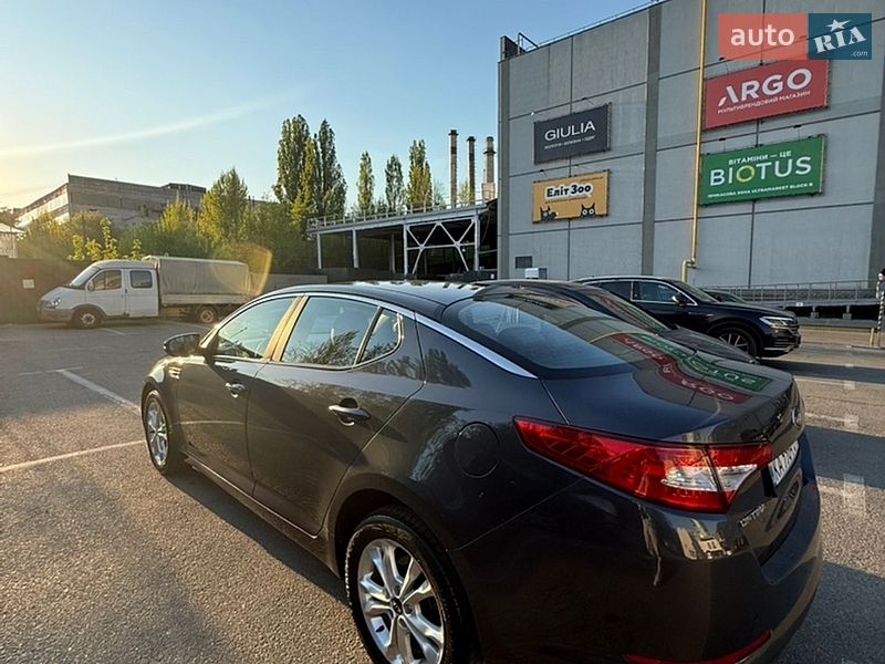 Седан Kia Optima 2012 в Києві