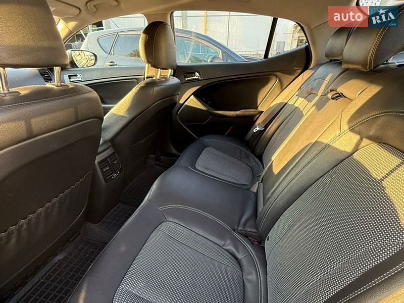 Седан Kia Optima 2012 в Києві
