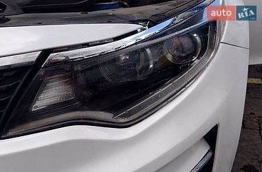 Седан Kia Optima 2015 в Львове
