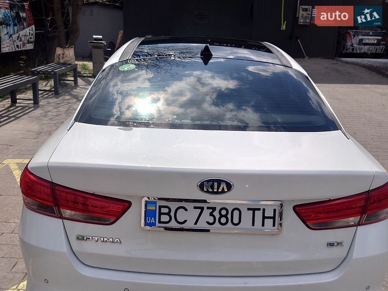 Седан Kia Optima 2015 в Львове