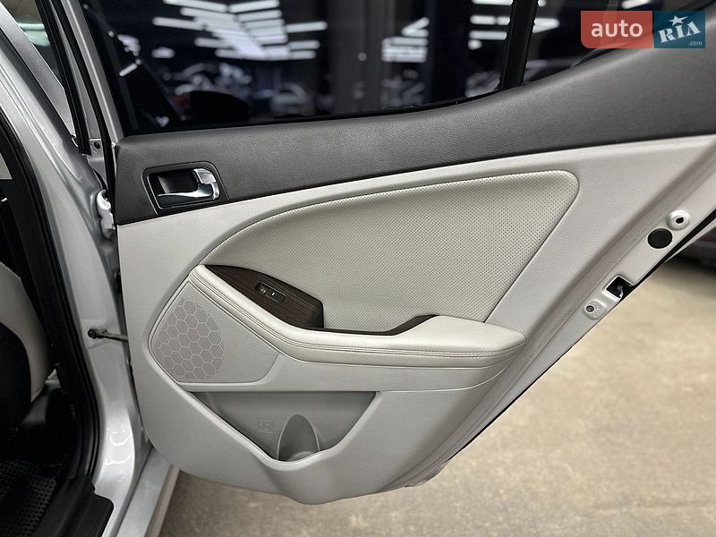 Седан Kia Optima 2014 в Харкові