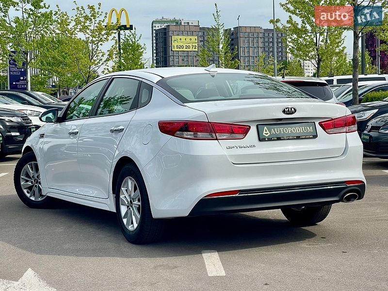 Седан Kia Optima 2016 в Киеве