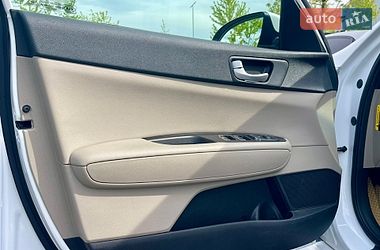 Седан Kia Optima 2016 в Киеве