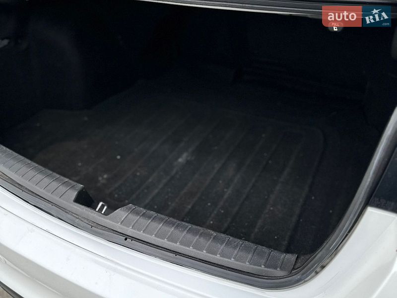 Седан Kia Optima 2014 в Киеве
