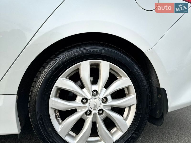 Седан Kia Optima 2014 в Киеве