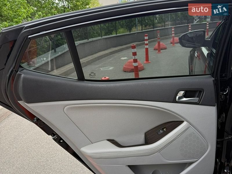 Седан Kia Optima 2014 в Киеве