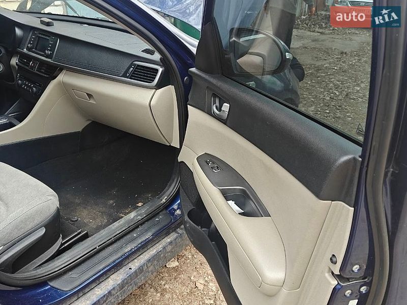 Седан Kia Optima 2015 в Києві