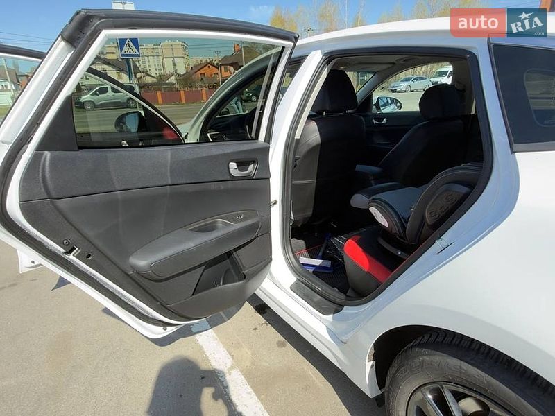 Седан Kia Optima 2016 в Києві
