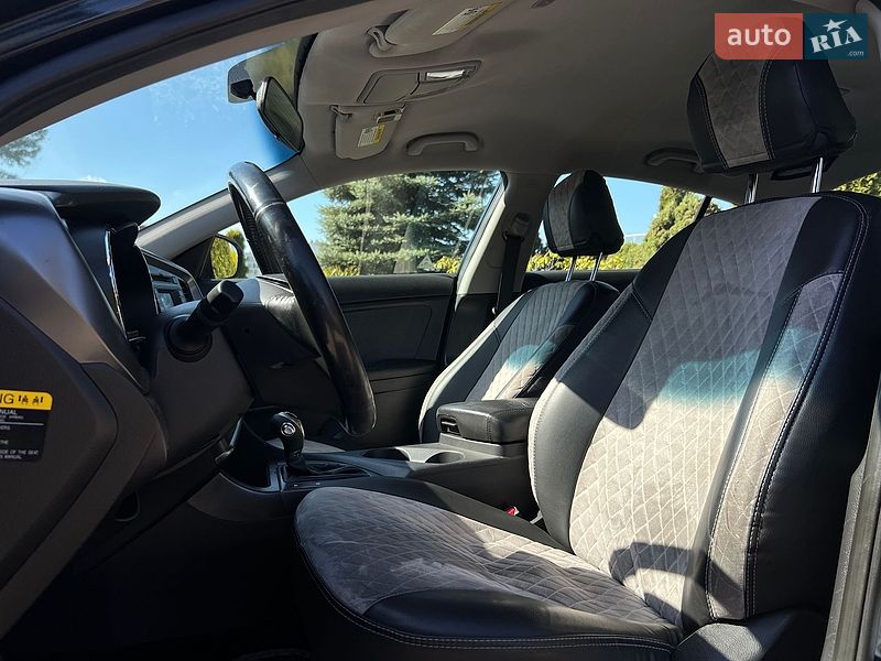 Седан Kia Optima 2013 в Львові