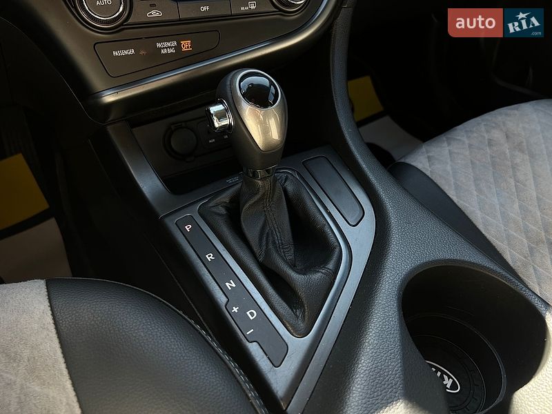 Седан Kia Optima 2013 в Львові