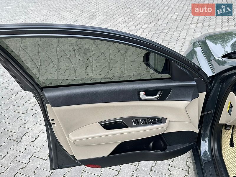 Седан Kia Optima 2016 в Ровно